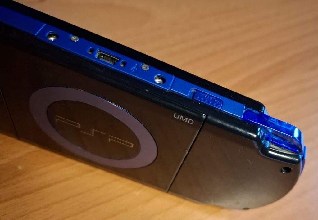 psp nera vista da dietro/sopra